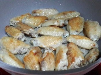 step8: 另一面也用中火煎至金黄色至熟