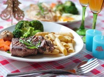 step7: 與家人開心的互動享受親自下廚的樂趣，才是最有意義最幸福珍貴的節日喔! 祝福大家情人節快樂!