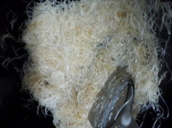 step11: 倒入1茶匙老抽炒至上色