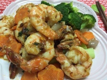 step7: 粒粒飽滿的海蝦上碟!! 我還伴上西蘭花 賣相美美