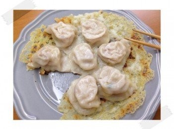 step6: 翻面看一看~~ 水餃還是保有湯汁皮還是嫩呀嫩~~