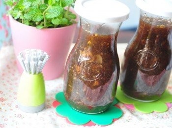 step6: 裝入小瓶子放涼也可以冷藏起來，冰涼喝也非常適合喔!