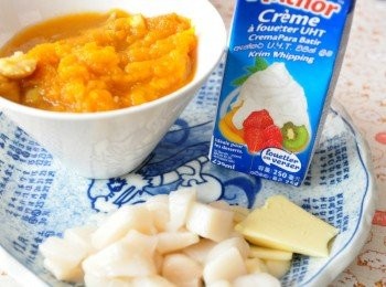 step8: 另外南瓜濃湯備料:南瓜栗子泥、腰子貝、蒜片、無鹽奶油、鮮奶油