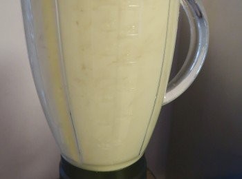 step4: 隨機加入一半合桃及一水打成蓉，