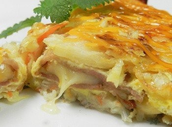 step9: 擠上千島沙拉醬，切開蛋餅有著濃濃的培根香氣，與牽絲的起司喔~