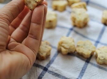 step4: 蓋上迷你櫻花模以170'c 焗13-15分鐘便完成。
☆小記: 每個焗爐火力都略有偏差!☆