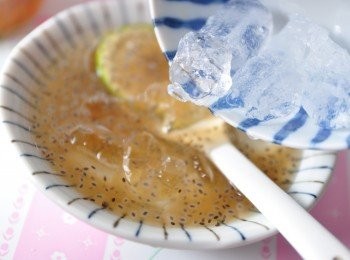 step8: 天氣熱加入冰塊更消暑