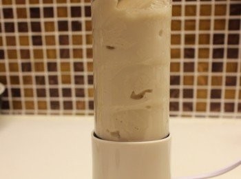 step1: 豆腐放入攪拌機內加入50ml無糖豆漿打成幼滑豆腐漿