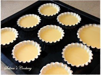 step5: 取出後，倒入7成滿蛋漿；