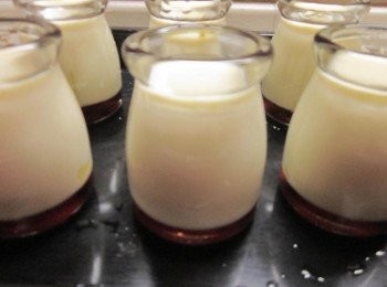 step5: 再將<span class="group_1">布丁液</span>倒入