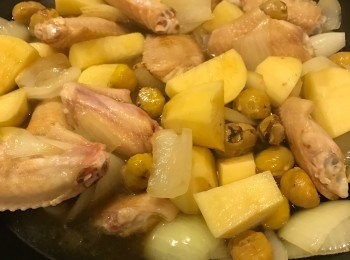 step4: 放木魚湯及清水, 及其他調味, 慢火煮 15-20分鐘