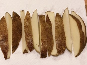 step2: 用紙巾抹乾薯條