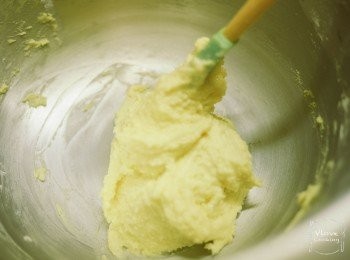 step6: 拌勻成無粉粒粉團