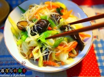 step7: 7.再加入8蒜苗綠色部分拌熟，起鍋上桌時，再淋上白芝麻油。
如果喜歡濕潤口感，最後一點高湯，淋上去保溼，9芹菜葉不要丟，裝飾用，香氣足。