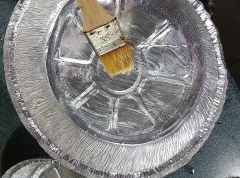 step16: 蒸糕的盤先搽上一層薄油