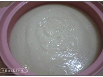 step2: 將1放入果汁機中打成泥，倒入湯鍋中。