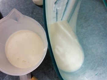 step4: 將A汁料鮮奶100g,淡忌廉100g拌勻備用