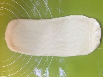 step4: 發酵好將粉團分成四份，碌長。