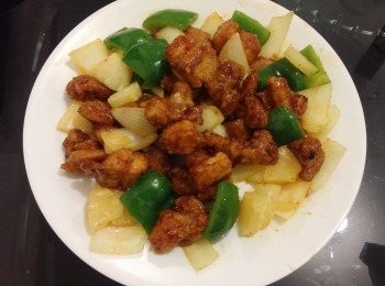 step4: 用細火加熱<span class="group_2">茨汁</span>，豬肉回鑊炒到<span class="group_2">茨汁</span>包住豬肉,再將洋蔥,青椒回鑊略炒,到最後加菠蘿快速炒二下即成。