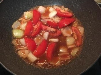 step5: 倒入醬汁煮滾。
