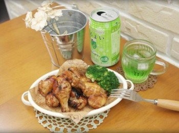 step3: 時間到囉~~~ 香噴噴的醬烤棒棒腿上桌&gt;///