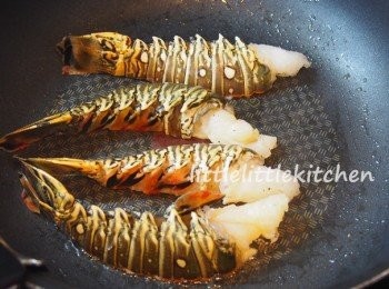 step3: 下油略煎，盛起備用