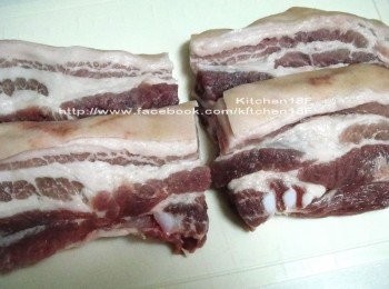 step2: (此步驟可省略) 每條五花肉，各切成兩段，方便少量食用。
