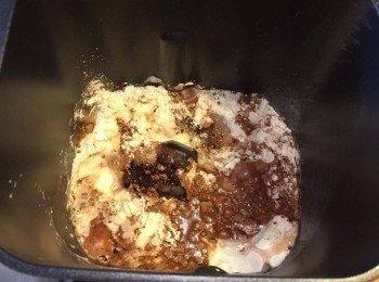 step6: 開始製作朱古力麵團，將朱古力包材料放入麵包機中