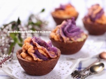 step34: 再在吉士上唧上雙色蕃薯即成。