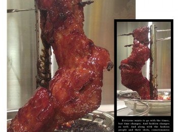 step5: 現五分鐘攞出掃<span class="group_3">蜜糖醬汁</span>一次,只要見叉燒表面滿意即可。(請自行目測掃<span class="group_3">蜜糖醬汁</span>次數。)