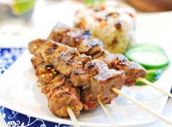 step9: 維吾爾族的經典手抓飯與孜然烤羊肉串是絕配，食譜請參考：http://belleslab.pixnet.net/blog/post/196310250