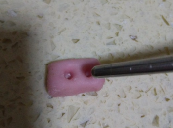 step7: 切塊，壓孔。