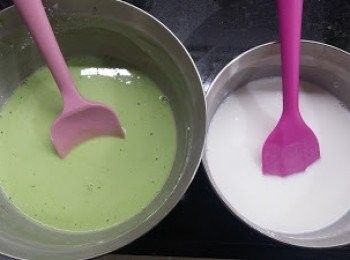 step3: 3a. 木薯粉及粘米粉用清水攪拌成粉漿，水分2次落 (椰汁層)
3b. 木薯粉及粘米粉用班蘭汁攪拌成粉漿，班蘭汁分2次落 (班蘭層)