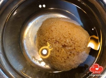 step4: 雪耳浸軟去蒂後，切件備用
