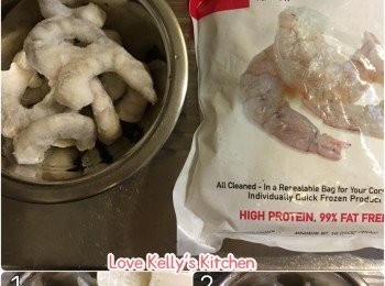 step1: 急凍蝦仁先冲一冲水用鹽醃10分鐘，再用水冲待完全解凍後去腸(見Video)備用；