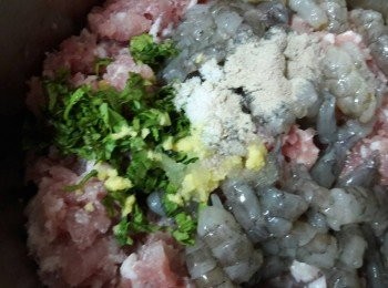 step6: 加入切碎的香菜和調味料拌勻