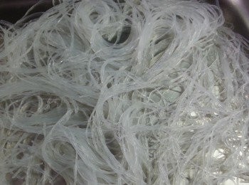 step1: 粉絲用水浸軟,隔去水份剪段待用