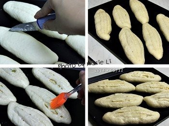 step8: 小刀上抹點奶油，在每個發酵好的麵包上方劃上三刀
再讓它們靜置 10分鐘左右 (此時可以打開烤箱先預熱了)

為麵包表面輕輕抹上一層蛋液
然後在麵包上切割出來的縫隙中擺上奶油條
再為麵包表面噴點水
即可送進預熱好的烤箱烘烤了。