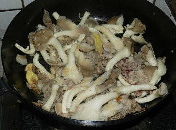 step5: 再下秀珍菇炒一下