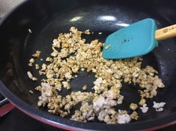 step5: 加入少許老抽上色
