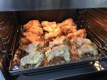 step2: 焗爐預熱，180C焗20分鐘,
食之前再輕輕加上Apollo百里香橄欖油，增加香味，就食得啦!