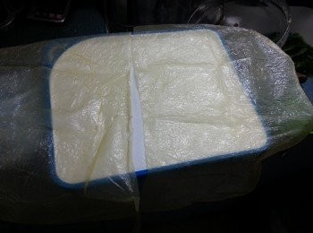 step5: 腐皮一張先對摺剪開成二張