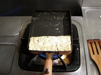 step3: 把玉子燒卷好，起鍋放量再切