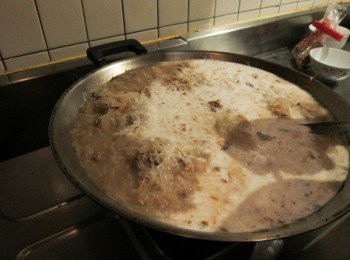 step8: 開鍋蓋加入適量肉燥（自製）