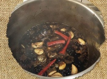 step5: 將所有調味料熬煮5分鐘。