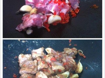 step2: 取出鍋加入1匙食油，油熱。將所有材料【食水和糖除外】，下鍋大火炒乾水分。