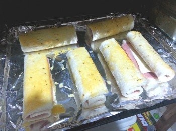 step7: 焗盤掃上牛油防止痴底，放入焗爐焗180度10分鐘。