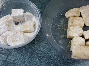 step3: 將豆腐粒沾滿生粉