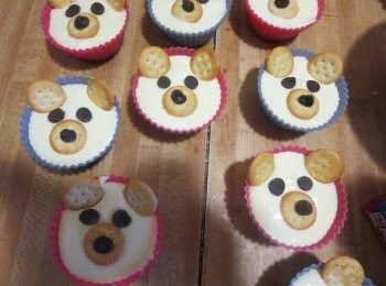 step5: 放入已預熱300F的焗爐中，焗約20分鐘。 拿出後把蛋糕放涼，再冷藏3﹣4個鐘或一晚更好味喔!!