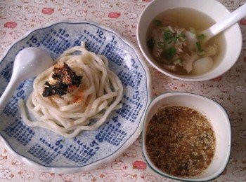 step10: 冰涼Q感的烏龍麵和一碗熱騰騰的清燉牛肚片湯..讚啦!